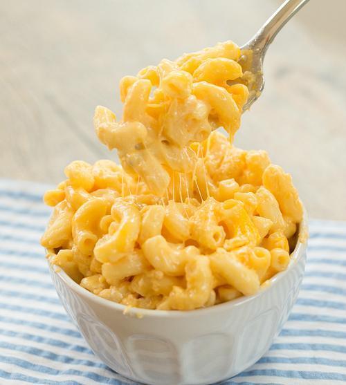 “@YourFoodPorn: Macaroni and Cheese ” My ultimate guilty pleasure!!!! #jeeeeeeez 👌