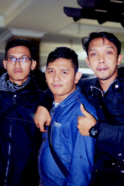 ramadhancall14's tweet photo. Koor Pubdok Kang Miftah, Koor Angkatan 08 Kang Ryan dan Koor Pendataan Kang Ableh. #RAMADHANCALLII http://t.co/TQ0gcZ0VqJ