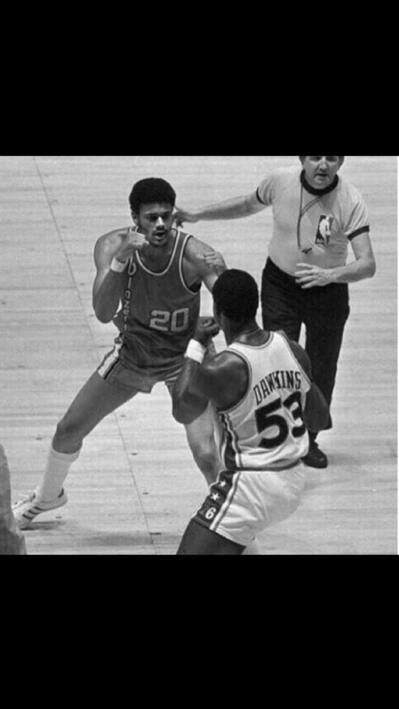 NoLimitMani's tweet photo. When a nigga slap your ass to say "good game" but you been on the bench all day http://t.co/B019OoxJNM