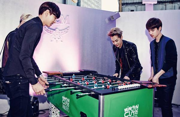 EXOind's tweet image. Harper's Bazaar Korea Facebook: EXO (exc Kai,Baek,Luhan) during MCM Flagship store in Myeongdong last 26 June (2P)