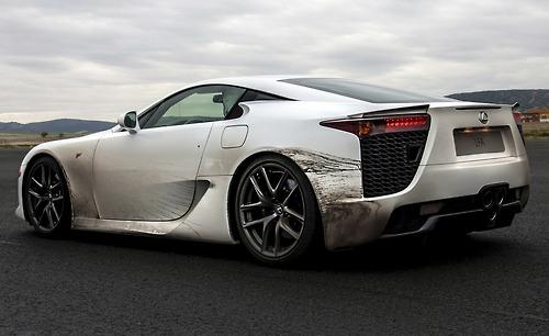 CupcakeMeet's tweet image. Well would you look at that? It's a supercar that's actually driven and dirty! #LFA #Lexus #madetodrive