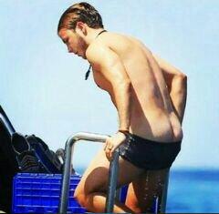 pleasegotze tweet picture