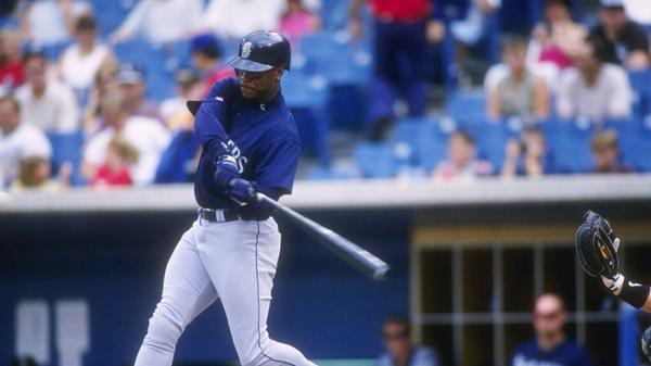 Cut4's tweet photo. Followers to RETWEET can win a Ken Griffey Jr. bat. #MLBFC http://t.co/b1TXRgLhJh