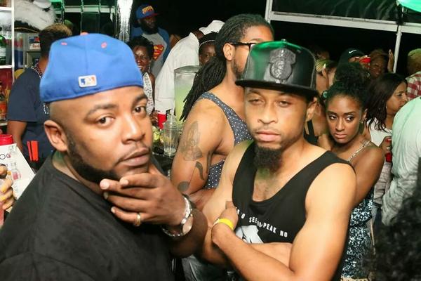 FaddaBless's tweet photo. #skyyhyyint Hold up... we dem boys http://t.co/IPQ0JqQyF3
