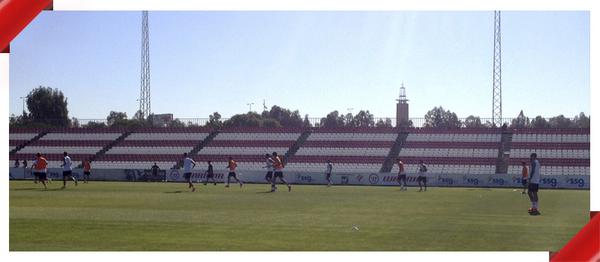 SFC_SAD's tweet photo. El equipo realiza trabajo competitivo sin porterías #SomosEquipo #Sevilla #SFC #SevillaFC http://t.co/JZSRlbno3P