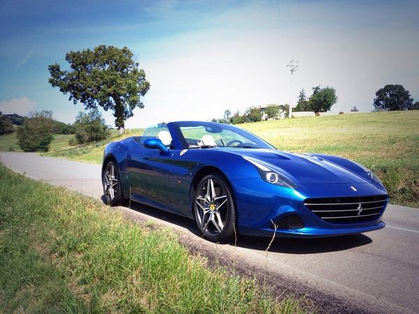 Vanuit deze hoek en in deze kleur is de #Ferrari California T gewoon bloedmooi. Flink verschil met voorganger.