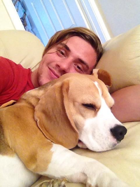 PeteyBoyXx's tweet photo. Me and my main man lol love these morning cuddles x http://t.co/X53u2ssIVT