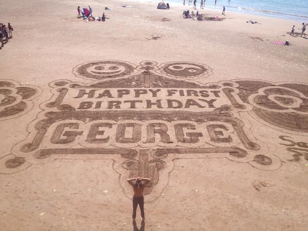 ChloeElizaPhoto's tweet image. Happy 1st Birthday Prince George. Message from Torquay beach. #SandyMan