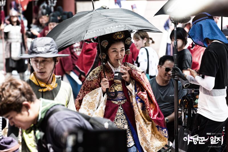 BtICmimCcAI47Ij.jpg:large