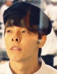 donghaisi's tweet photo. @stevni_ siang/? btw boleh tolong komen foto ini? sekalian hastag #LAYEFDERPDAY thanks before/? http://t.co/KJhg9JjToy