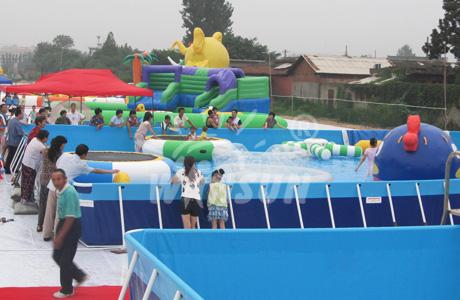 inflatablews's tweet image. a new water parks set up!  a giant swimming pool give you a cool summer. come here to enjoy your summer life.