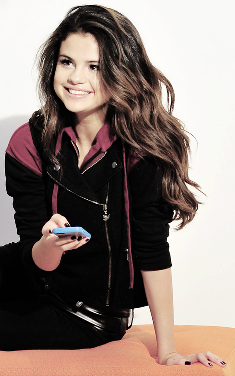 crewofsmg's tweet photo. #HappyBirthdaySelenaGomez Loveeeeeee you babe *-* http://t.co/aZZ44aBZwz