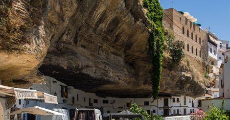 antena3com's tweet photo. Nos damos una vuelta por Setenil de las Bodegas, un pueblo edificado en las rocas http://t.co/8pjTxK0WiJ http://t.co/sJT75YYkaD