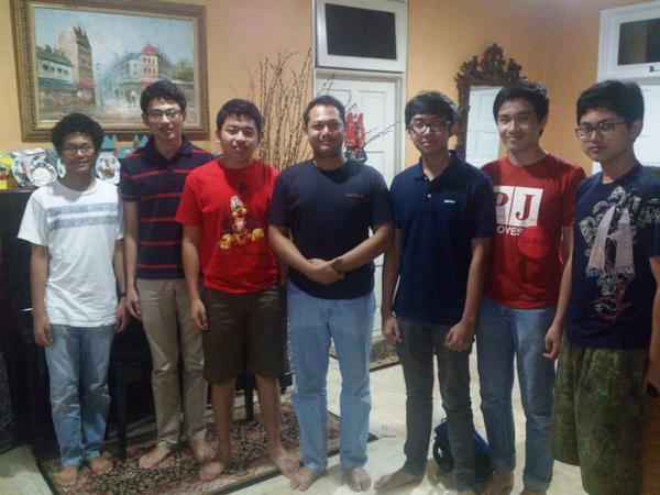 RT <a href="/Adi_Robot/">Aditya Parameshwaran</a>: meetup <a href="/SKIR70/">SKIR SMA Negeri 70</a>