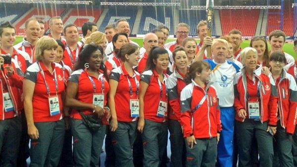 Batonrelay2014's tweet image. Red Army: Aberdeen legend &amp;amp; Scotland manager Gordon #Strachan Clydesiders at the National Stadium @Hampdenpark