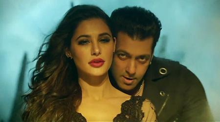 ieEntertainment's tweet photo. .@BeingSalmanKhan asks: Why so much negativity about @NargisFakhri? http://t.co/jUEqUEg0O7 #3DaysToKICK http://t.co/1TqY4JT3B5