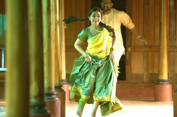 Nazriya360's tweet photo. Giod night buddies http://t.co/csWHRneklh