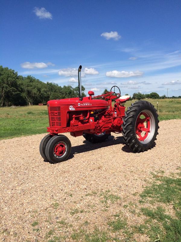 leisingerfarms's tweet photo. @FarmKidLife #TractorTuesday http://t.co/Cl1fNSEz3c