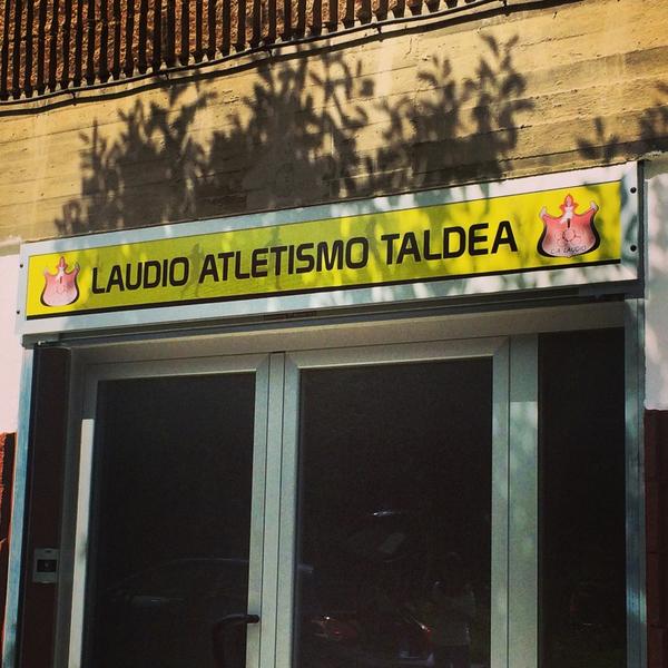 MazedoniaWorld's tweet photo. Rotulo para Club de Atletismo Laudio en Ellakuri. http://t.co/dK87IhBhdX