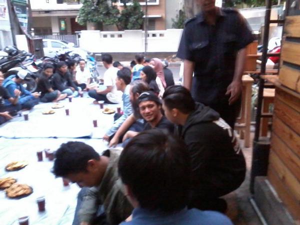 yuk yg masih di jalan bisa langsung mampir ke <a href="/IDDI_GAYO/">IDDIGAYOCOFFEE </a> tebet..
kitah bukber bareng <a href="/netral_official/">Netral</a> :D