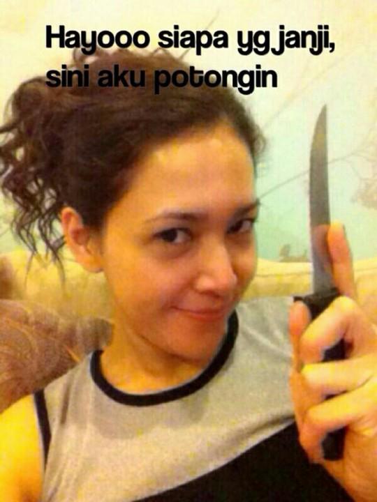 clumsyduck69's tweet photo. Someone waiting for it....
Bhuahahhahahhahahhaaa...
Dear ahmad dhani... let maia do it "once again' :))))) http://t.co/uHzlRWMUsw