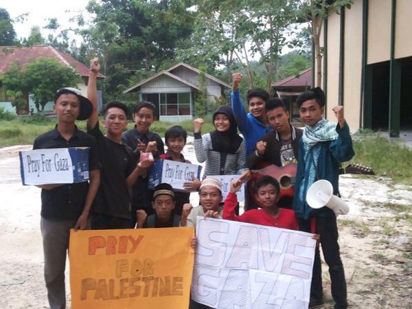 ELCREWproduct's tweet photo. From elcrew for gaza!!! http://t.co/18sPU7Z2GT