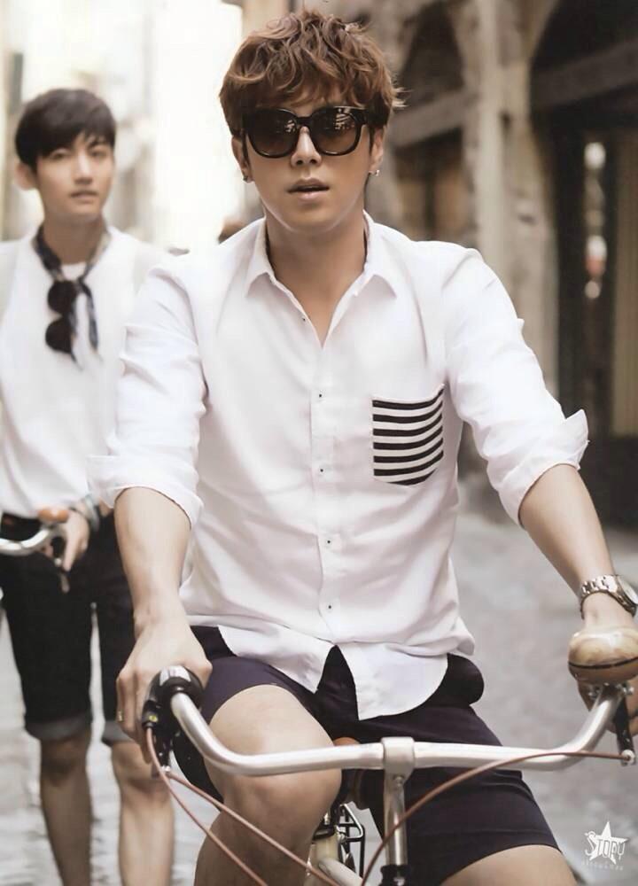 BtJZX-9CQAAEF44.jpg:large