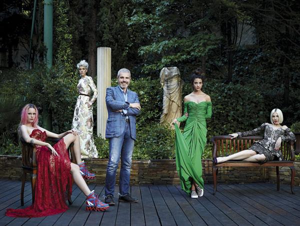 smoda's tweet image. ¿Vestir a la reina Letizia y a unas musas muy canallas al mismo tiempo? Sí, es posible: ow.ly/zrdQu