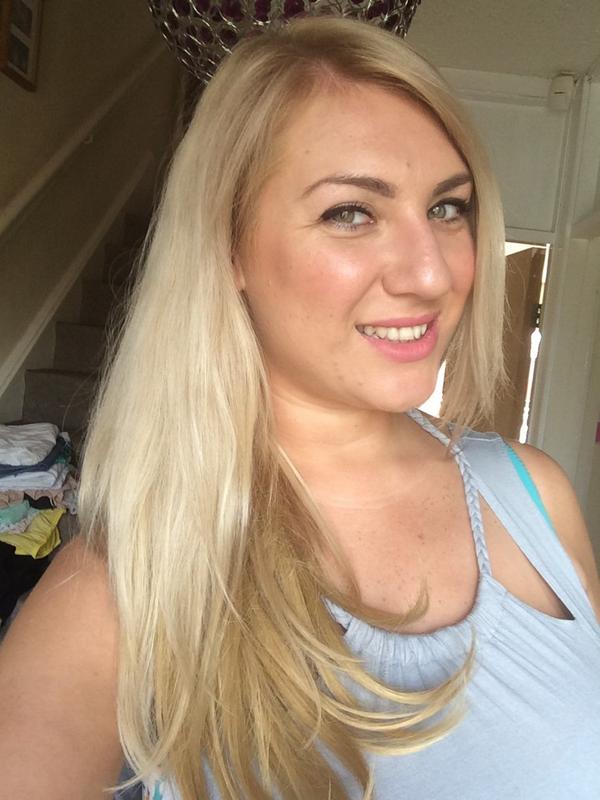 EffortlessUK's tweet photo. @AnoushkaLoves: Love my @EffortlessUK, although it's way too hot to wear my hair down today @GlossCommsPR #bbloggers http://t.co/Xg9Cwohz4J