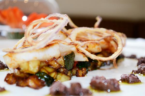 Our loved scallops with paprika, mix vegetables, caponata and black olives.#yummy #Italian #food #westminster #dinner