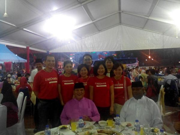logabalamohan's tweet photo. Bersama @TengkuAdnanReal di Program Kasih Ramadan di Dataran DBKL. http://t.co/lKvWso5FNQ