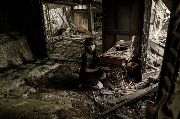 不二写真フイルム ｱｲｽｱｲｽ 過酷撮影ポトレモデル募集中 على تويتر 去年も同じ所で撮ったけど 物凄い荒廃ぶり 去年は戸も 縁側も有ったがそれはほとんどぶっ飛んだ Model 庵 廃墟 廃村 Siren 羽生蛇村 大雪被害 Http T Co 3nzapphmie