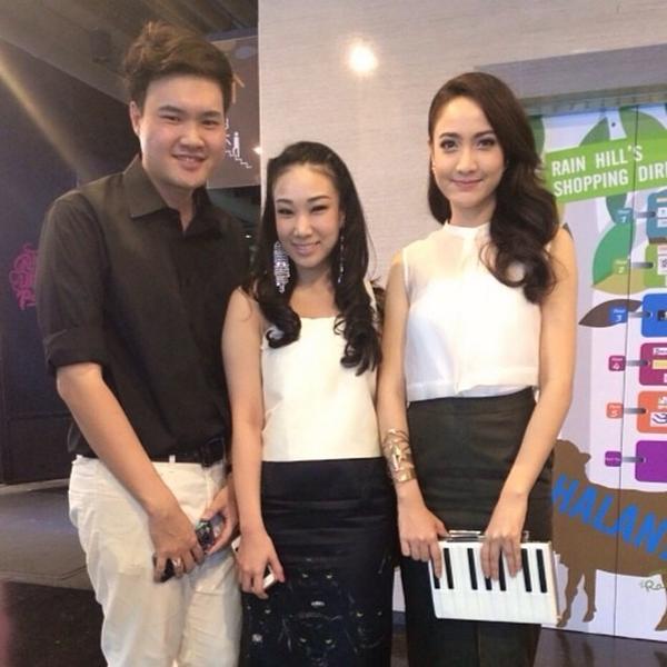 Taew_Nattapohn's tweet photo. ig. ren_rasara @boatbb @taewaew_natapohn at @commitasin #commitasin http://t.co/5U7hRWNSqR