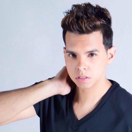 MarciRebbeca's tweet photo. @PremiosTuMundo quiero a @RealLouisAndre en #PREMIOSTuMundo @Telemundo @premiumbusiness @TelemundoEnt #louisandre ❤️ http://t.co/sNHzFiBIO0