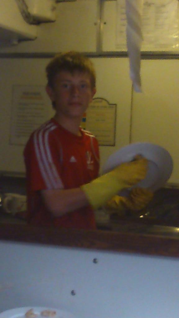 RHSCExcelsior's tweet photo. Amazing occasion, Doug washing up!!! #hesnotimpressed #happydoug #RHSCExcelsior #rhsc2014 http://t.co/lRq1ul6flD