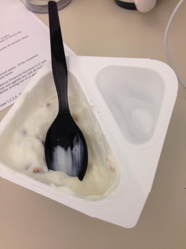 DayOneFit's tweet photo. Greek yogurt morning snack #EatHealthy http://t.co/r97VIPSSNM