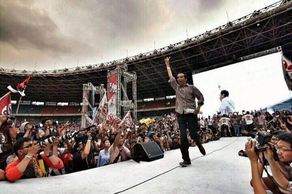 supermomo's tweet photo. Foto terkeren selama masa kampanye 2014 menurut gue adalah ini http://t.co/JU7zK6uHTR