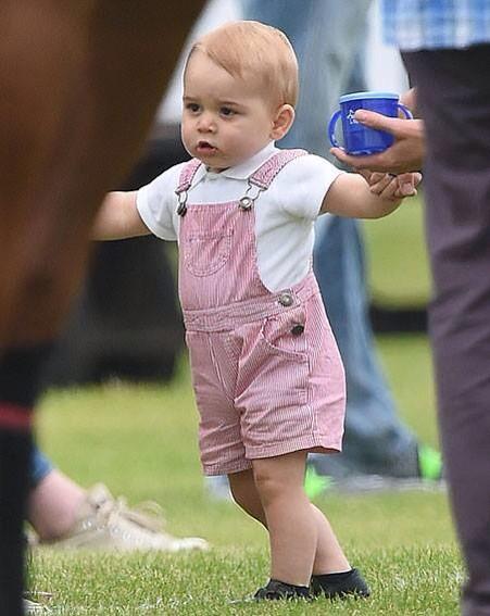 HistoryQuotes2's tweet photo. First off, We'd like to wish our cute monarch-to-be a Happy 1st Birthday #HappyBirthdayPrinceGeorge #LittlePrince http://t.co/5Cyg50pP5P