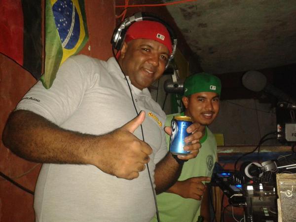 djTiti08's tweet photo. Con el viejo, dj recc. http://t.co/83RRIvoev7