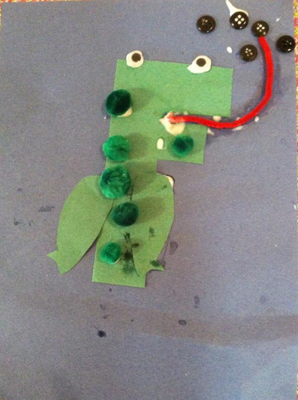 BagofTricksBaby's tweet photo. Nothing like freshly caught flies for a summer lunch!  #pondtotable #artsandcrafts #babysittingrocks http://t.co/U6D9WRoTek