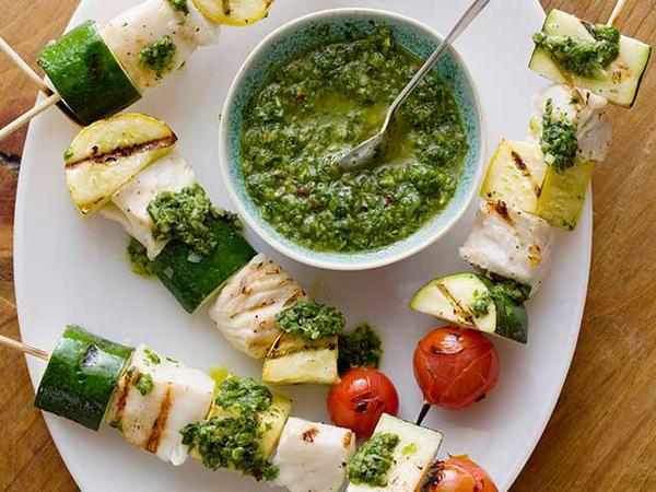 FoodNetwork's tweet photo. From sides to entrees, everything’s better on a stick! Here are 10 skewers no kid can resist: http://t.co/1qfMJ04ojC. http://t.co/gALIKxyJsW