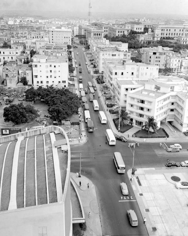 KarelBecerra's tweet photo. #CubaArchivo La Habana cerca de 1950 #Cuba https://t.co/fJhy7rvCex