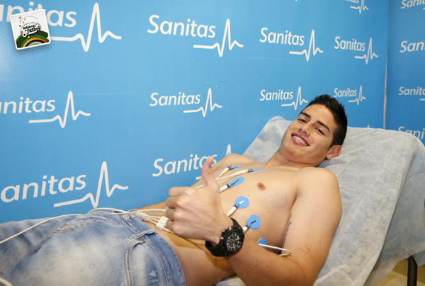HDF_ESPN's tweet photo. Es oficial: @jamesdrodriguez en nuevo jugador del #RealMadrid. RT si crees que es el equipo ideal para el colombiano! http://t.co/BliQ3Q90QH