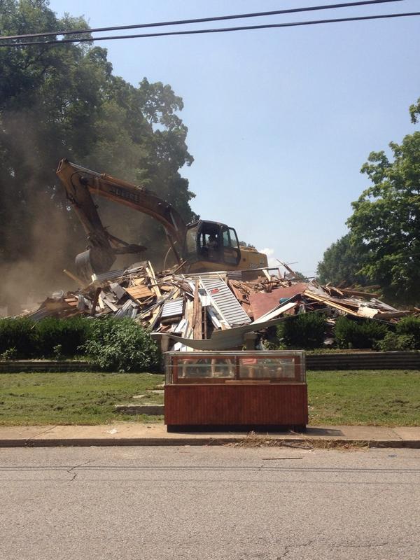 Garner_Ryan10's tweet photo. Thanks for the countless memories #RIP522LeeSt http://t.co/tKCcv8GhQp