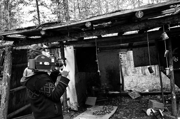 DoP <a href="/BaronCamera/">David Baron</a> filming on location. (The shack has sadly since toppled over) #Indie #ABFilm
