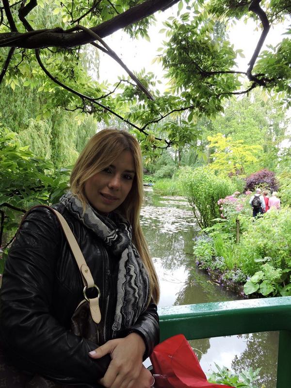 mariafuster1982's tweet photo. Or in the beautiful Monet gardens! http://t.co/urHIaTxFJB