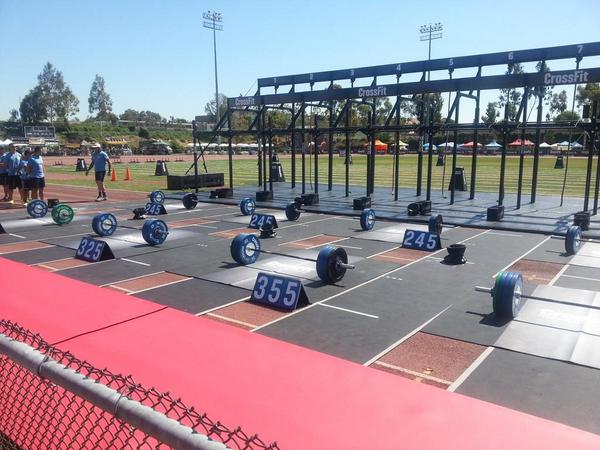 cfgeneration's tweet photo. Deadlift ladder stage is set.... http://t.co/qobJPngu1k