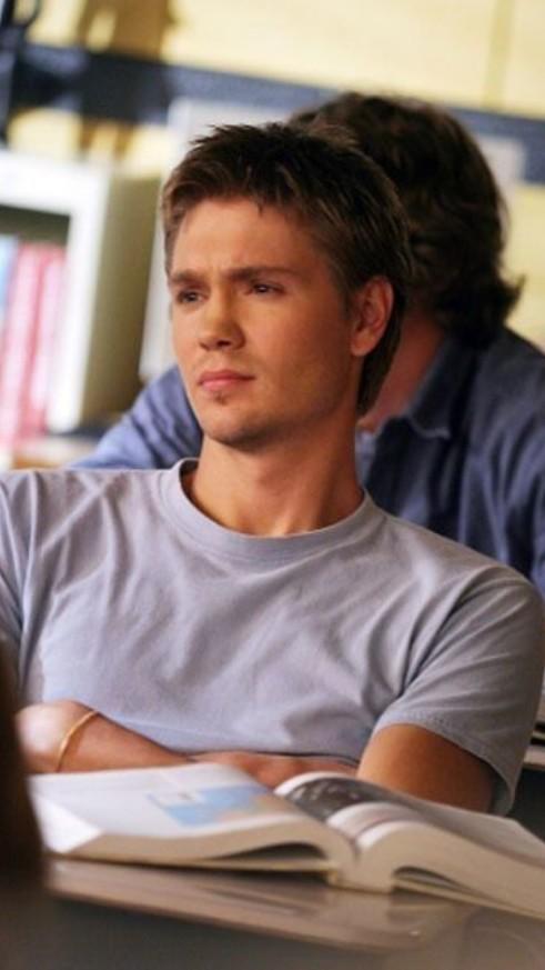 braleyforever's tweet photo. Transformation Tuesday... Lucas Scott #OneTreeHill http://t.co/WK0cyi2zXk