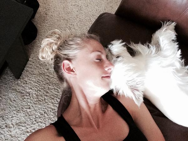 DraneySamantha's tweet image. Winston agreed that it was a great idea to take a nap after today's hard repeat mile workout. #eliterunning #lazydog