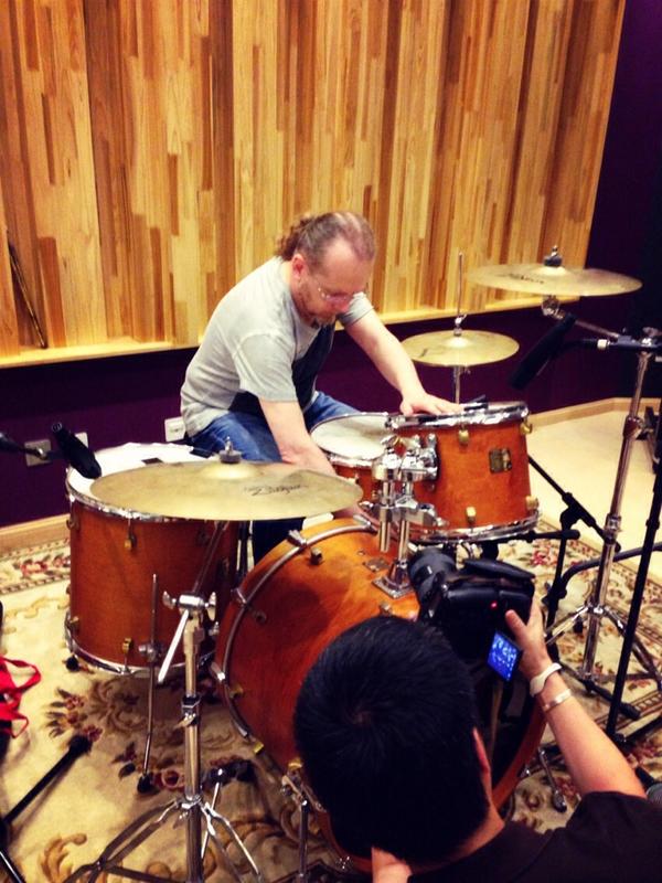 SoundhubStudios's tweet photo. Tuning drum sound. http://t.co/YuZyIhKueE
